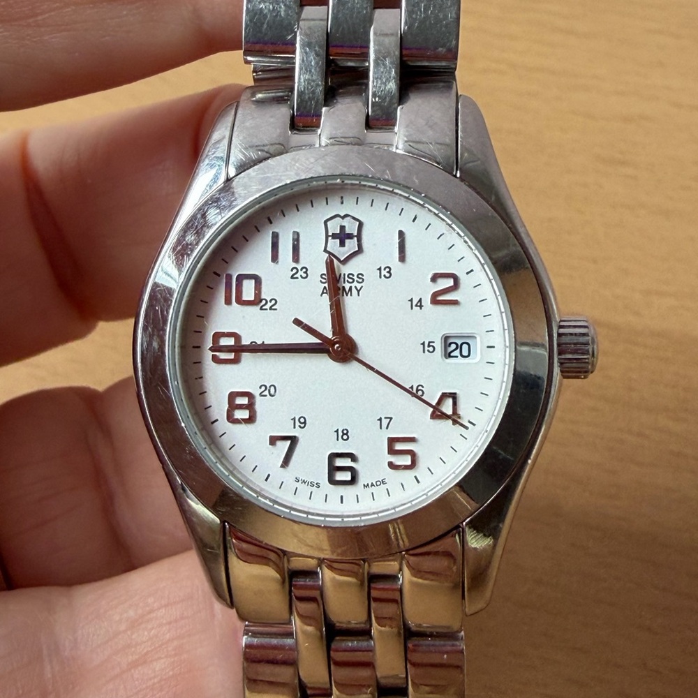 VINTAGE LADIES SWISS ARMY WRIST WATCH WHITE FACE STAINLESS STEEL BAND DEPLOYMENT